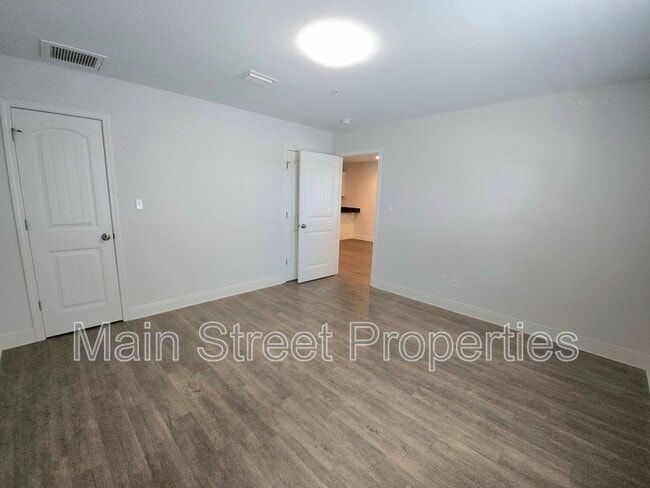 Building Photo - 313 N Navy Blvd