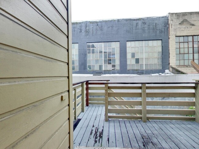 Building Photo - 617 Natoma St