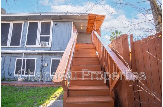 Building Photo - 745 E Mulberry Ave