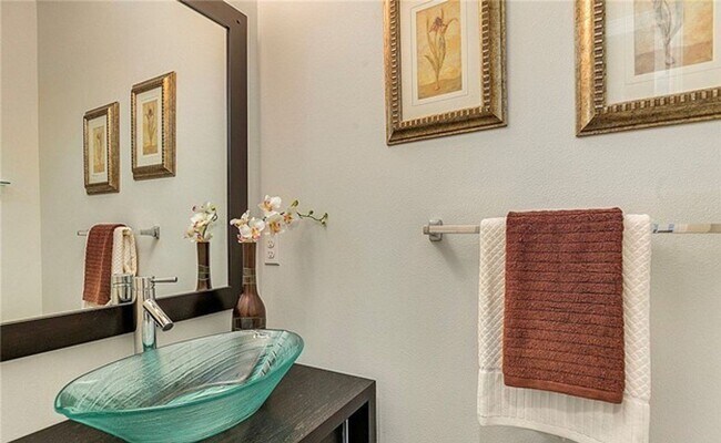 Building Photo - A Modern In-city Style with Comfort of the Suburbs Single Family Detached Condo