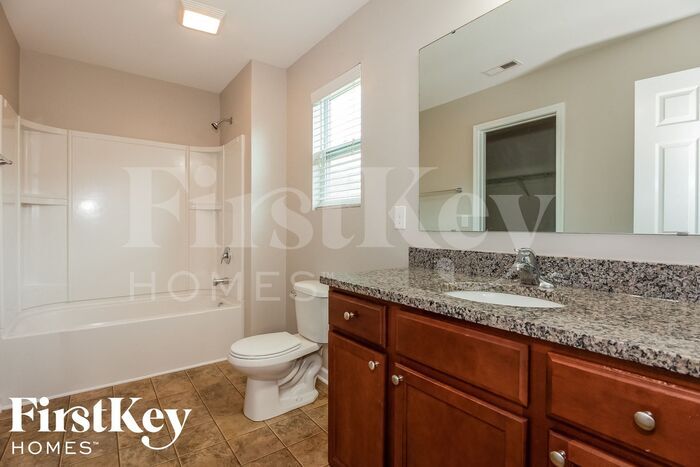 Building Photo - 114 Tilton Dr