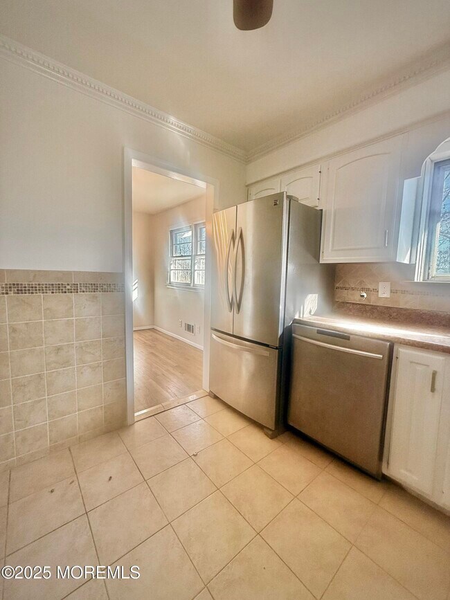 Building Photo - 117 Greymoor Rd