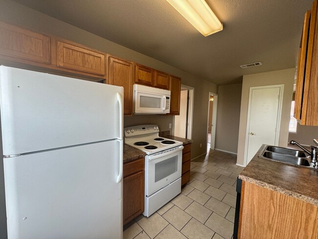 Building Photo - 5702 Greengate Dr