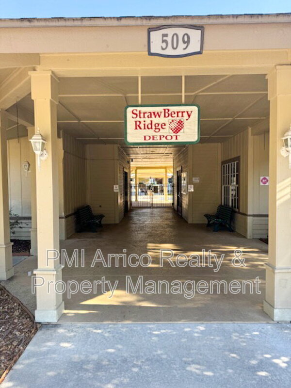 Building Photo - 3505 Meteor Pl