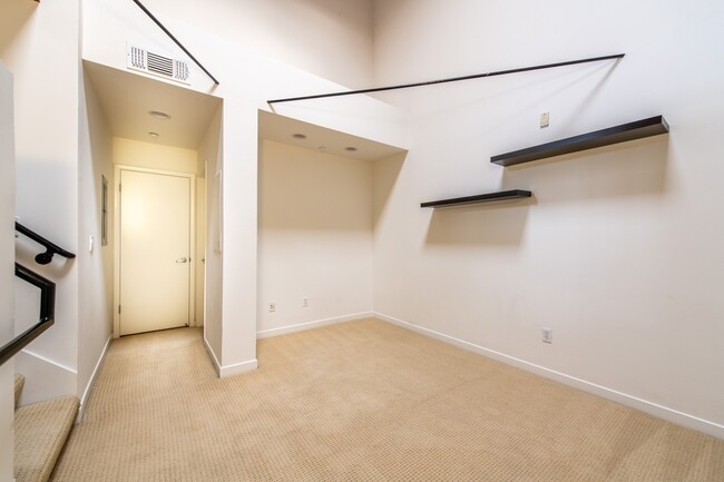 Building Photo - Luxury Loft Style Home in Japantown! Come ...