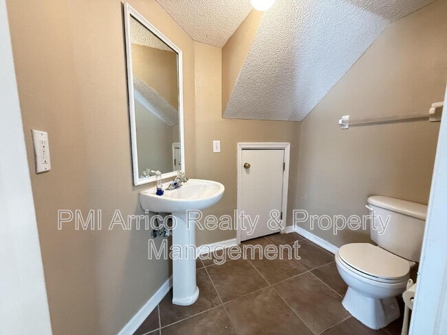 Building Photo - 2201 Fluorshire Dr