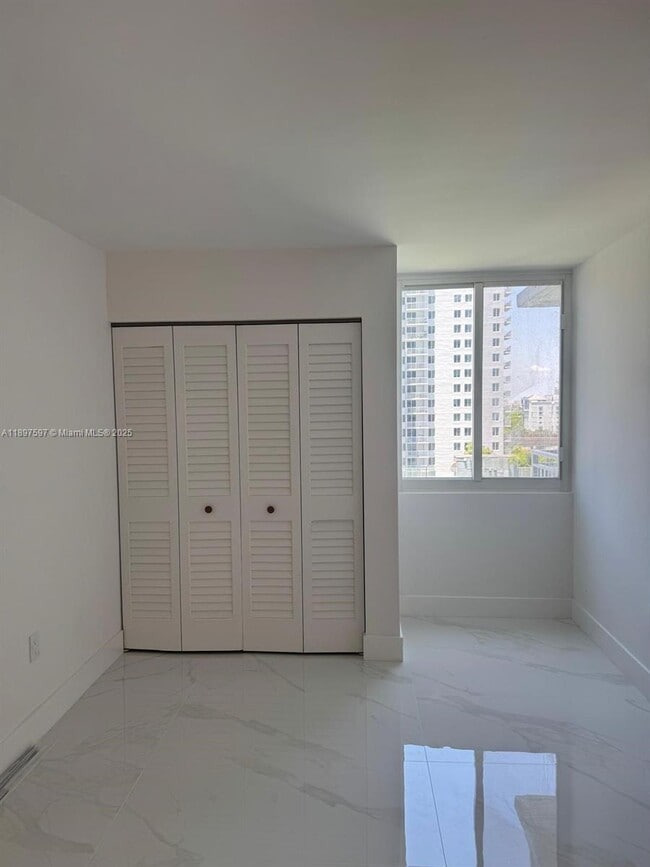 Building Photo - 800 N Miami Ave