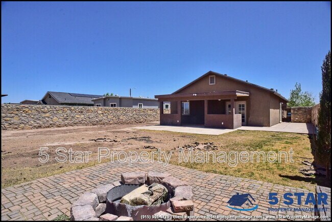 Building Photo - 703 Lt Joe Magellanes Rd