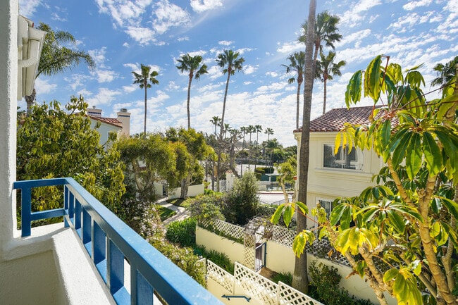 Building Photo - 6453 Zuma View Pl