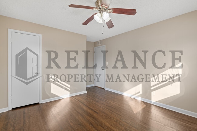 Building Photo - 2803 S Glenn Ave