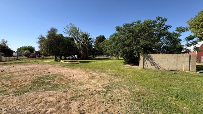 Building Photo - 4422 W Greenway Rd