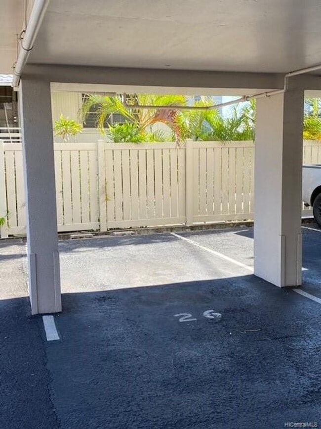 Building Photo - Emerson Court, Punchbowl Makiki 2 bedroom 1 ba 1 parking pet negotiable 20 lbs less