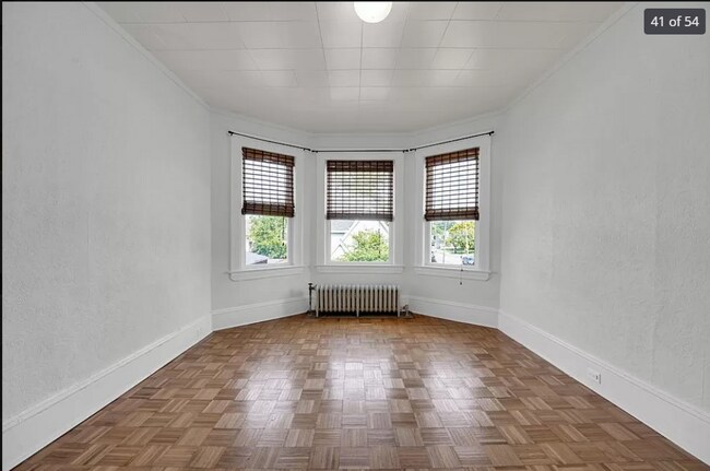 Building Photo - Renovated - 3 Bedroom Duplex