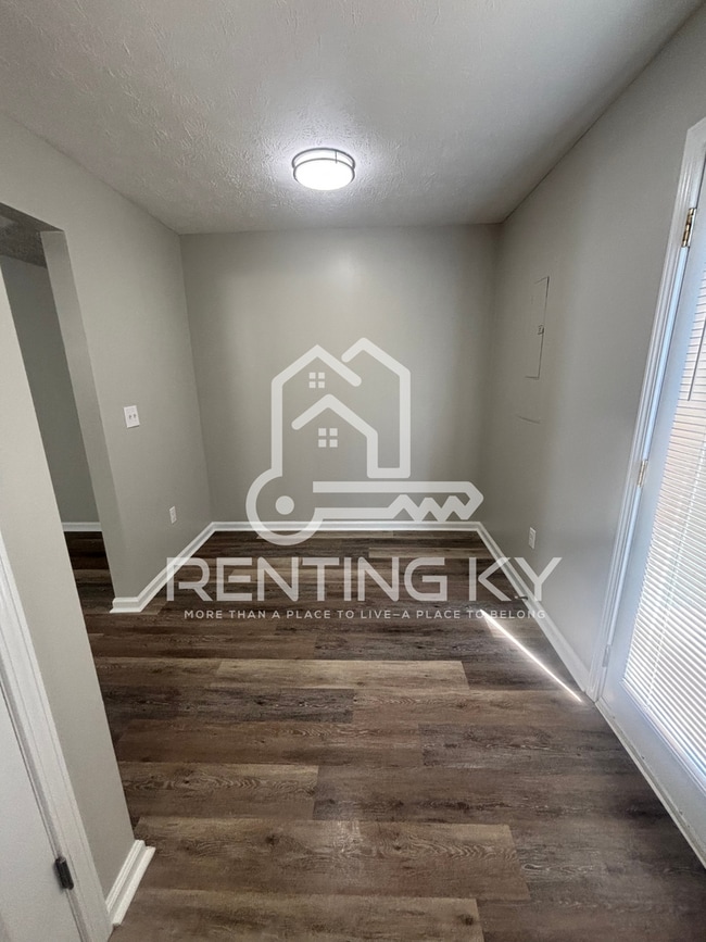 Building Photo - Newly Renovated 3-Bed, 1.5-Bath Townhome with Garage!