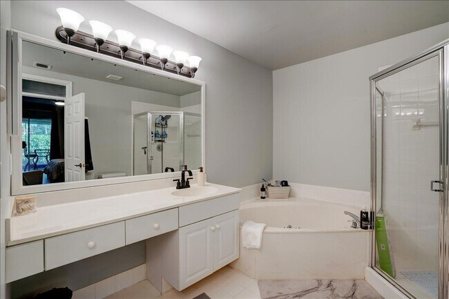 Building Photo - 10173 Andover Coach Cir