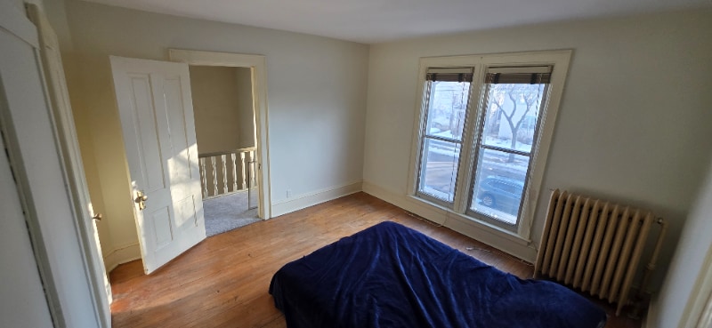 Building Photo - 621 6th St SE