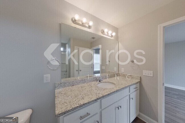 Building Photo - 300 Hemlock Ct