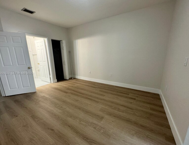 Building Photo - 5630 NW 114th Path