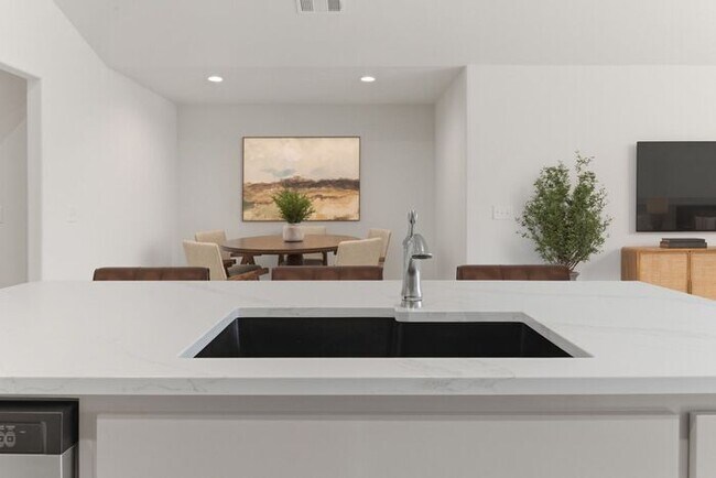 Building Photo - Spacious 4 Bed Home in Owasso – Open Living + Modern Kitchen