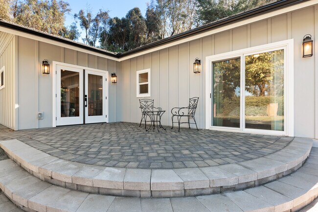 Building Photo - 1559 Rancho Serena