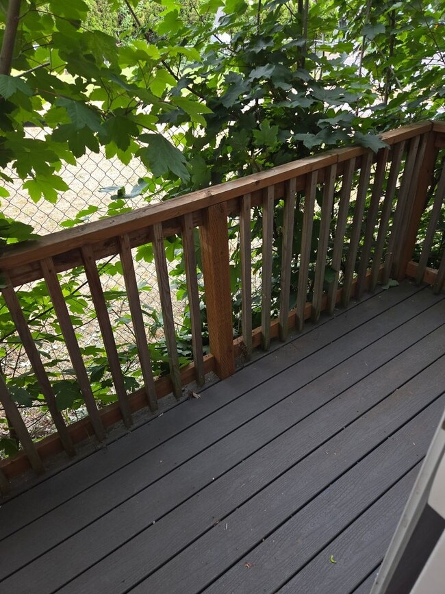 Building Photo - Sleek & Chic! 2 level 2 Bed/1.5 ba 814 Sf