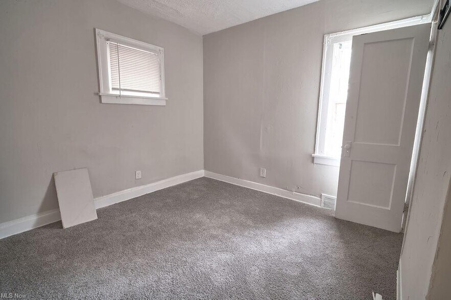 Building Photo - 3652 E 151st St