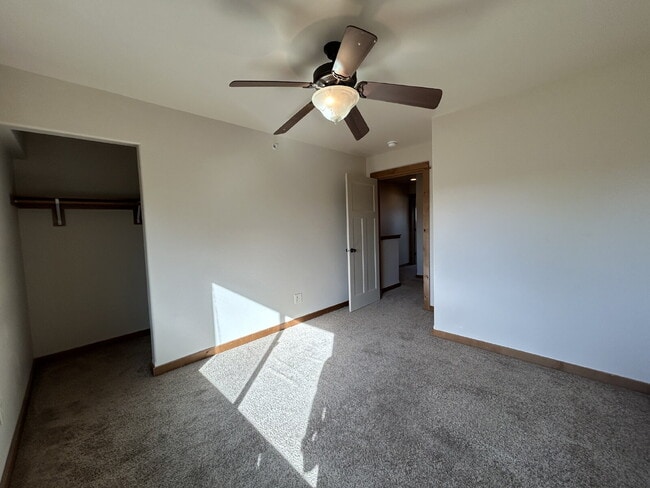 Building Photo - Upgraded 2 Bed, 1.5 Bath Townhouse with St...