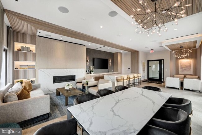 Building Photo - 701 Swann Ave