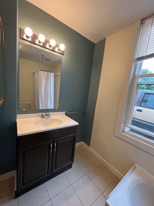 Building Photo - 703 Fremont Ave NW