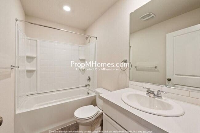 Building Photo - 884 N 18th Ave