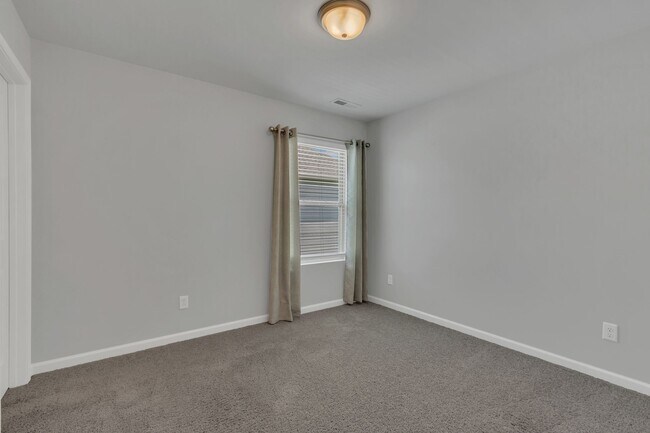 Building Photo - 1051 Lonergan Cir