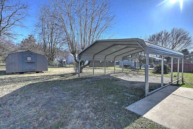 Building Photo - 502 Colorado St