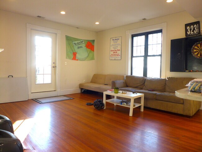 Building Photo - 45 Beech Glen St