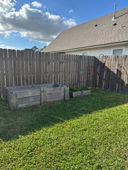 Building Photo - 103 Ella Hill St