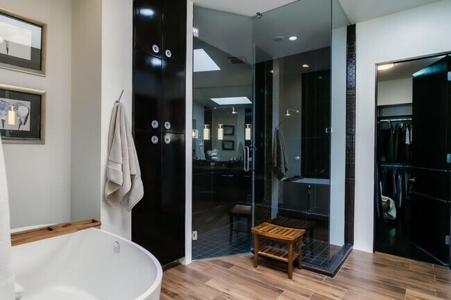 Building Photo - 3 Bedroom, 2.5 Bathroom Home in Paako Ridge Community