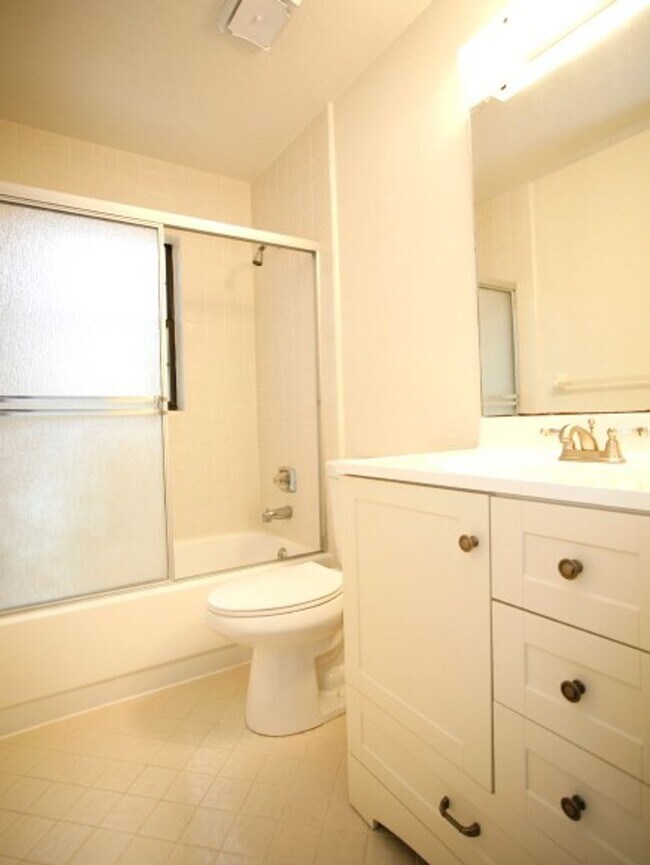 Building Photo - Charming 3-bedroom, 2-bathroom home located in the desirable Heatherwood community.