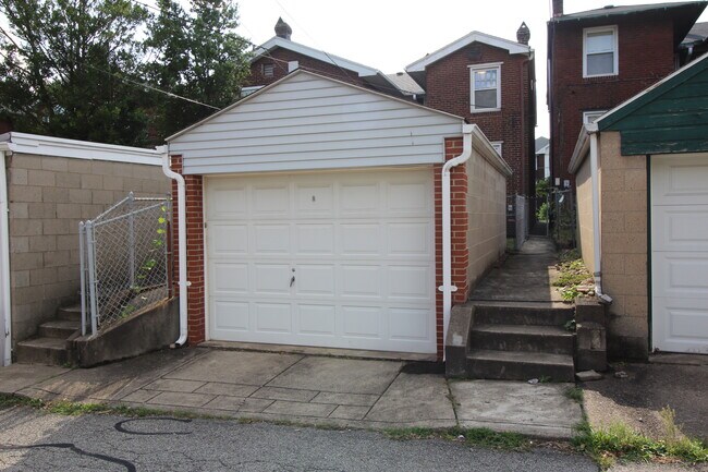 Building Photo - 365 S Evaline St