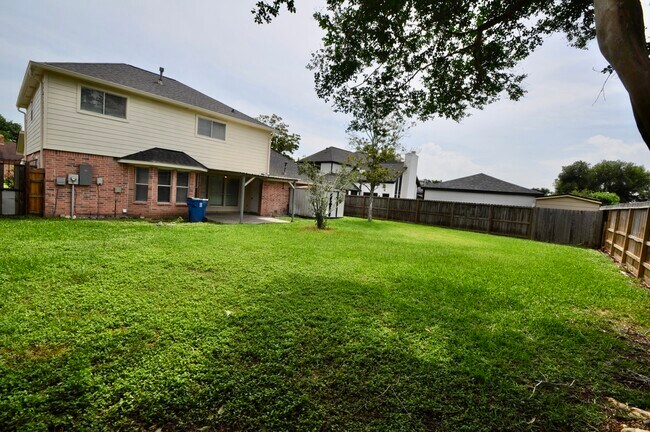 Building Photo - 6822 La Puente Dr