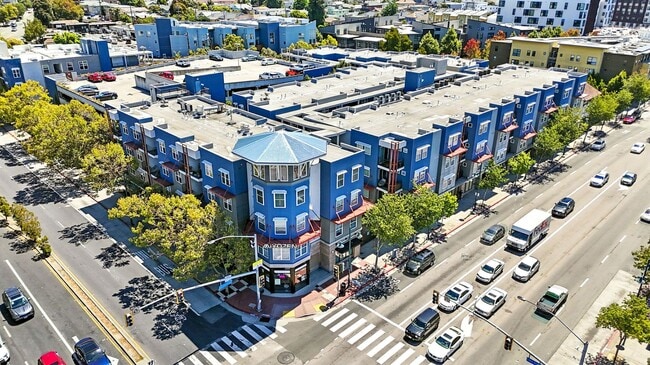 Building Photo - Spacious Andante Top-Floor 2/2 Condo Avail...