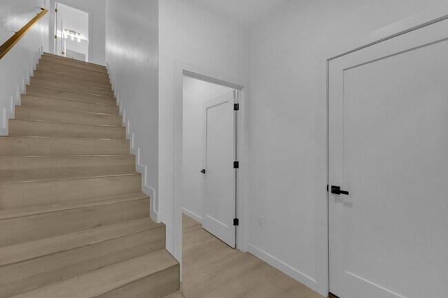 Building Photo - 1519 Golden Hill Terrace