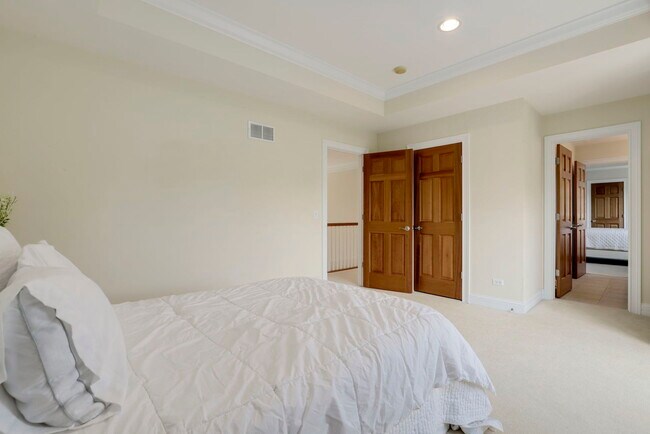 Building Photo - 126 Governors Ct