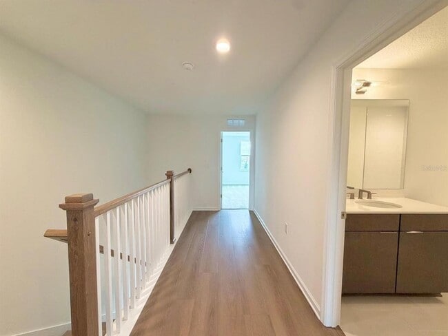 Building Photo - 1887 Pinecliff Dr