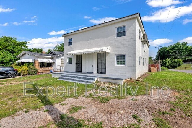 Building Photo - 546 55th St