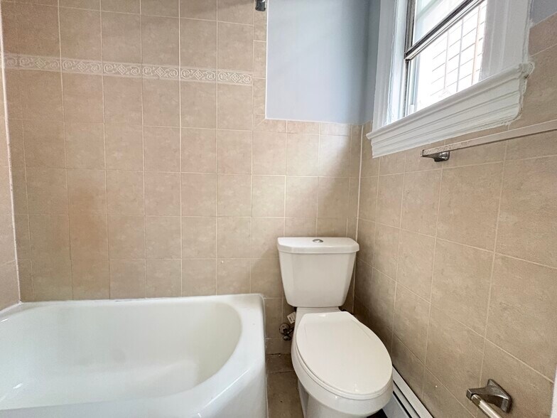 185 Ave E 4 - 187 Avenue E