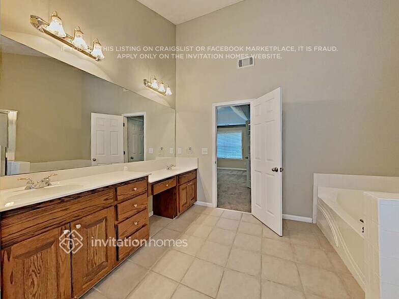 Building Photo - 1035 Fountain Head Ln