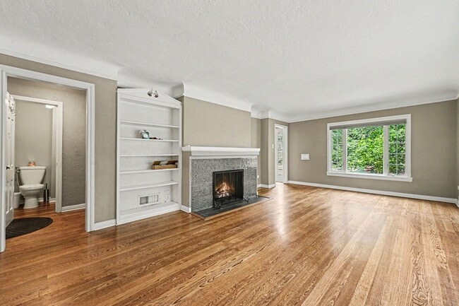 Building Photo - Classic Denver Charm Meets Modern Flexibility