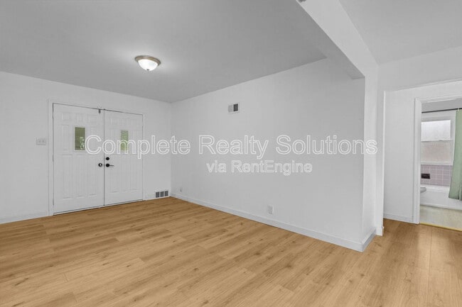 Building Photo - 6127 Lucille Ave