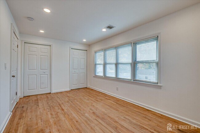 Building Photo - 385 Pierson Ave