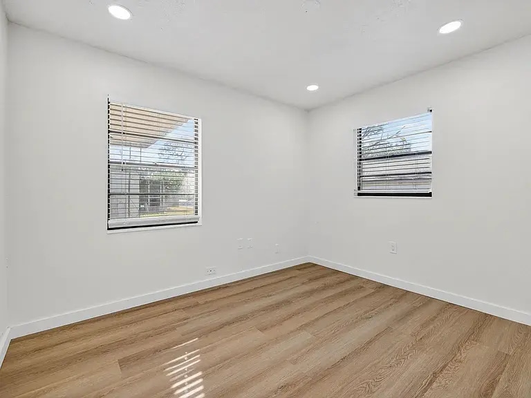 Building Photo - 1684 Martin St