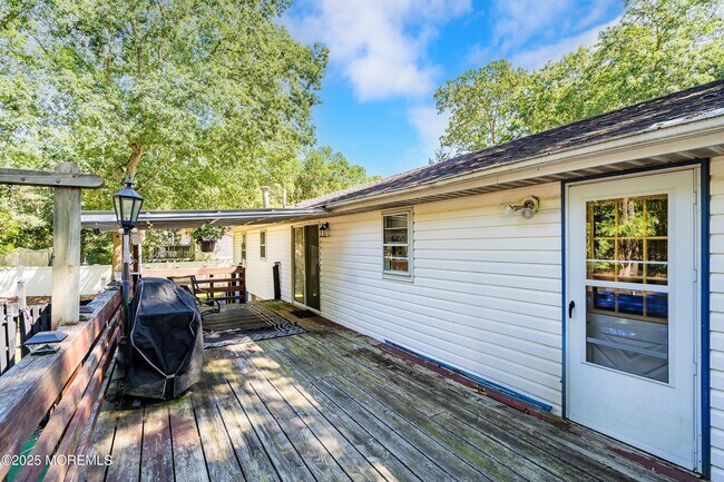 Building Photo - 356 Cedar Swamp Rd